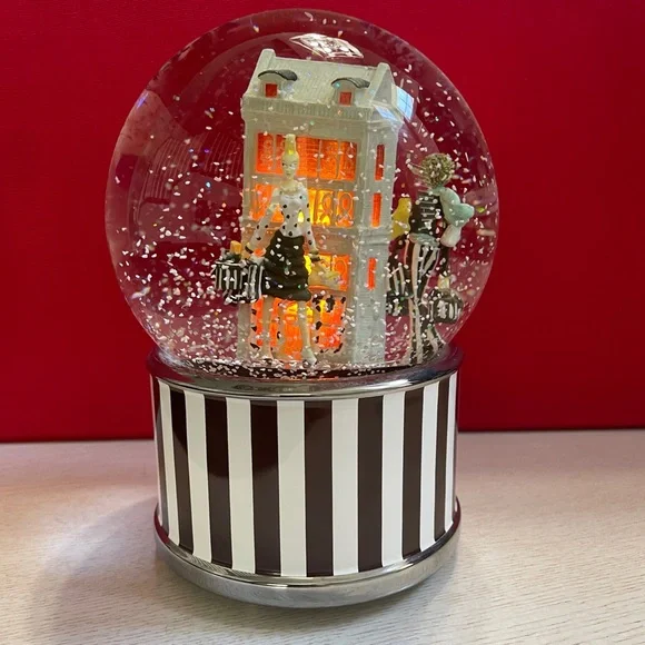 henri bendel snow globe Diamonds are a Girls Best Friend Lights Up - Picture 2 of 7